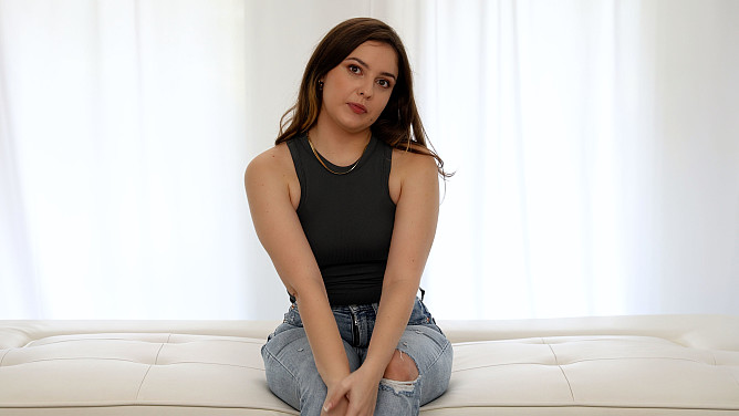 Net Video Girls: A Superstar Is Born – Violet